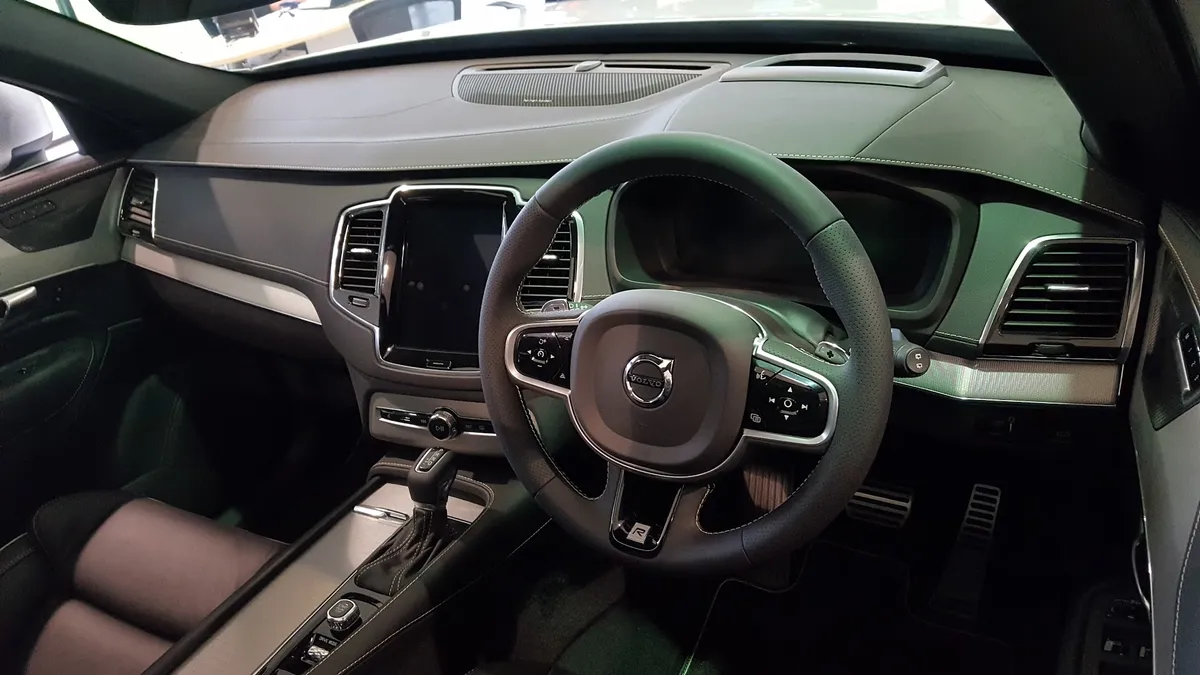 Waylands Volvo Swindon photo 9