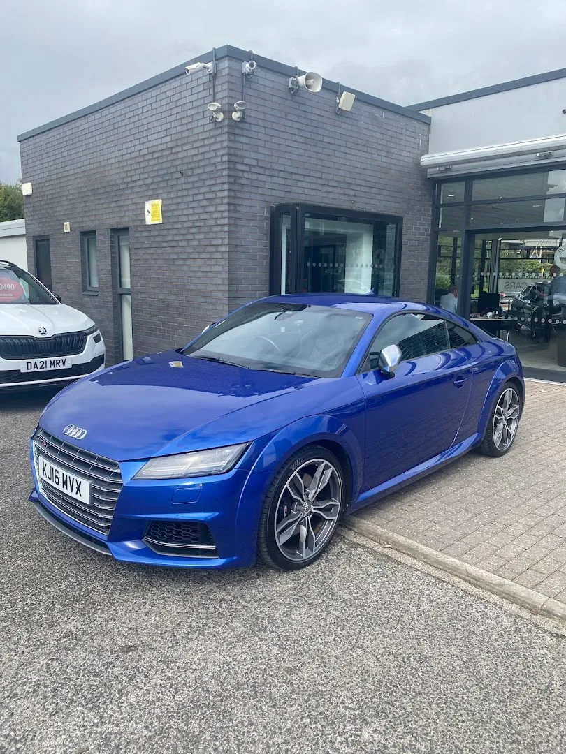 Williams Select Manchester photo 10